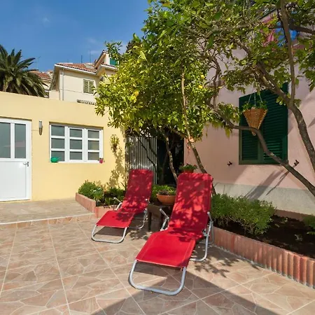 Πανσιόν For All Seasons Σπλιτ